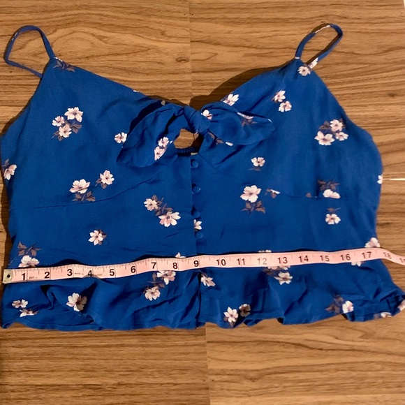 American Eagle Blue floral blouse - Picture 6 of 9